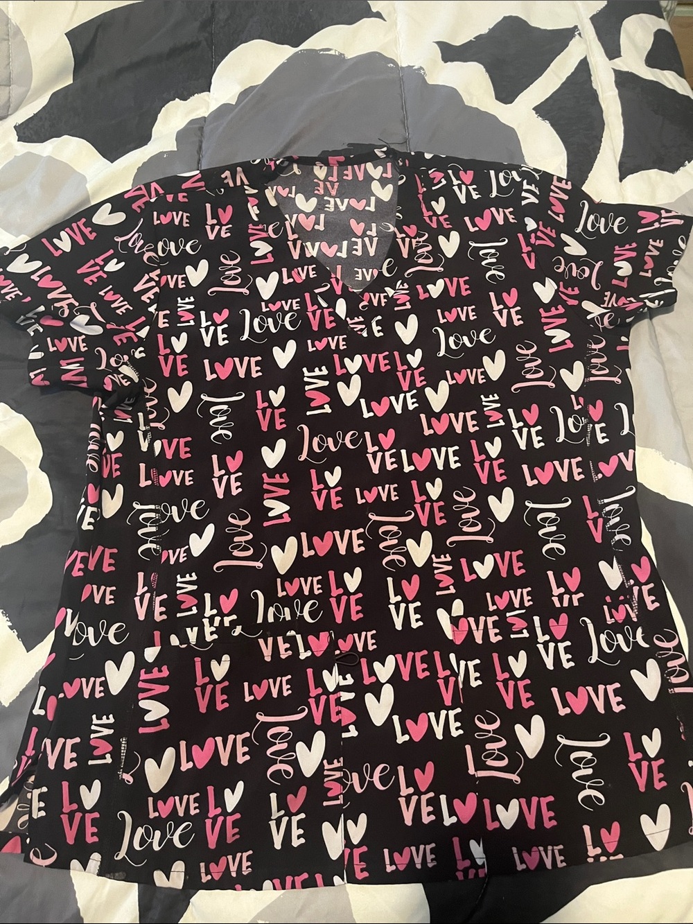 Black Love Print Scrub Top — Pink & White Heart Pattern